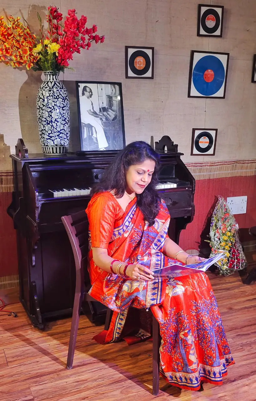 Smt Antara Chowdhury at Hindusthan Records, Inreco with the book